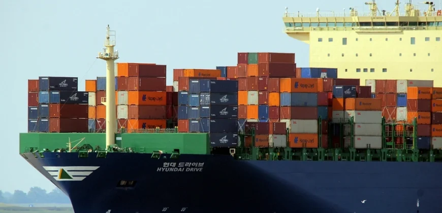 Cargo ship, logistics industry